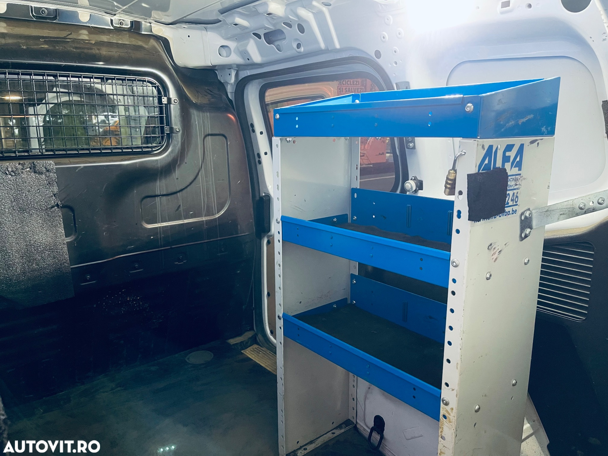 Ford Tourneo Courier 1.5 TDCi Trend - 22