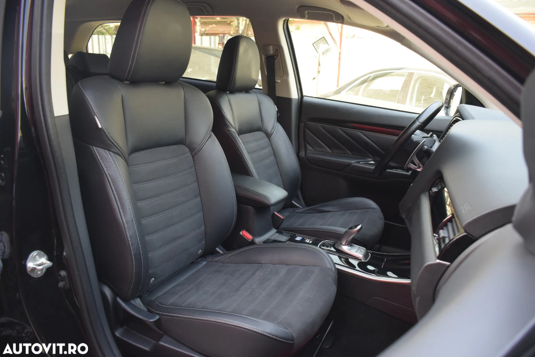 Mitsubishi Outlander PHEV 2.4 L 4X4 Intense - 6