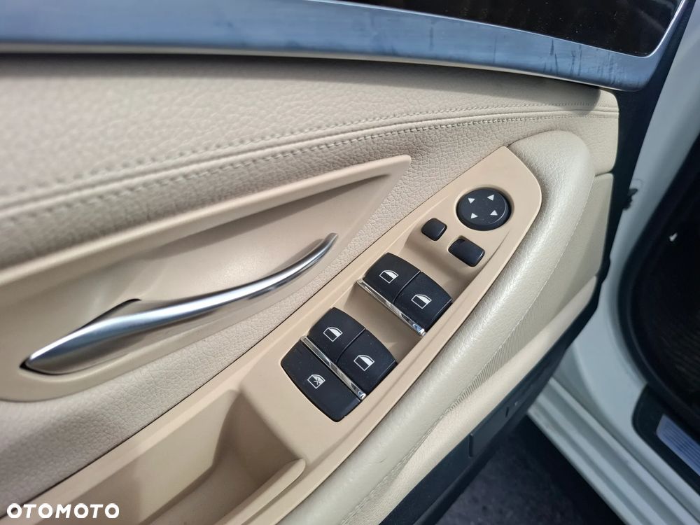 BMW Seria 5 535i xDrive Sport-Aut - 25
