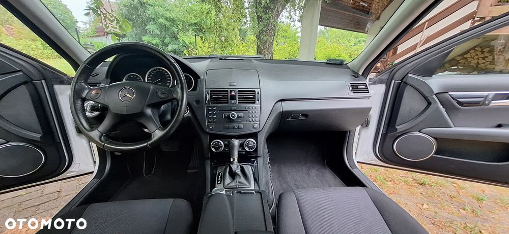 Mercedes-Benz Klasa C 220 CDI DPF Automatik Elegance - 32