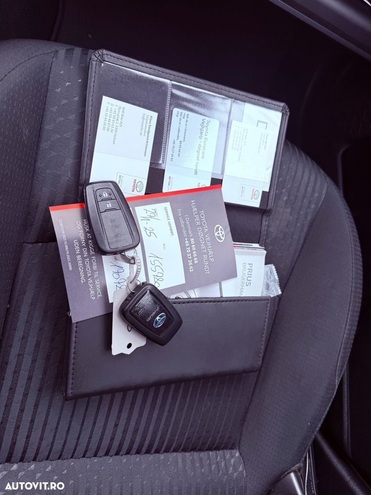 Toyota Prius 1.8 HSD Exclusive Plus - 25