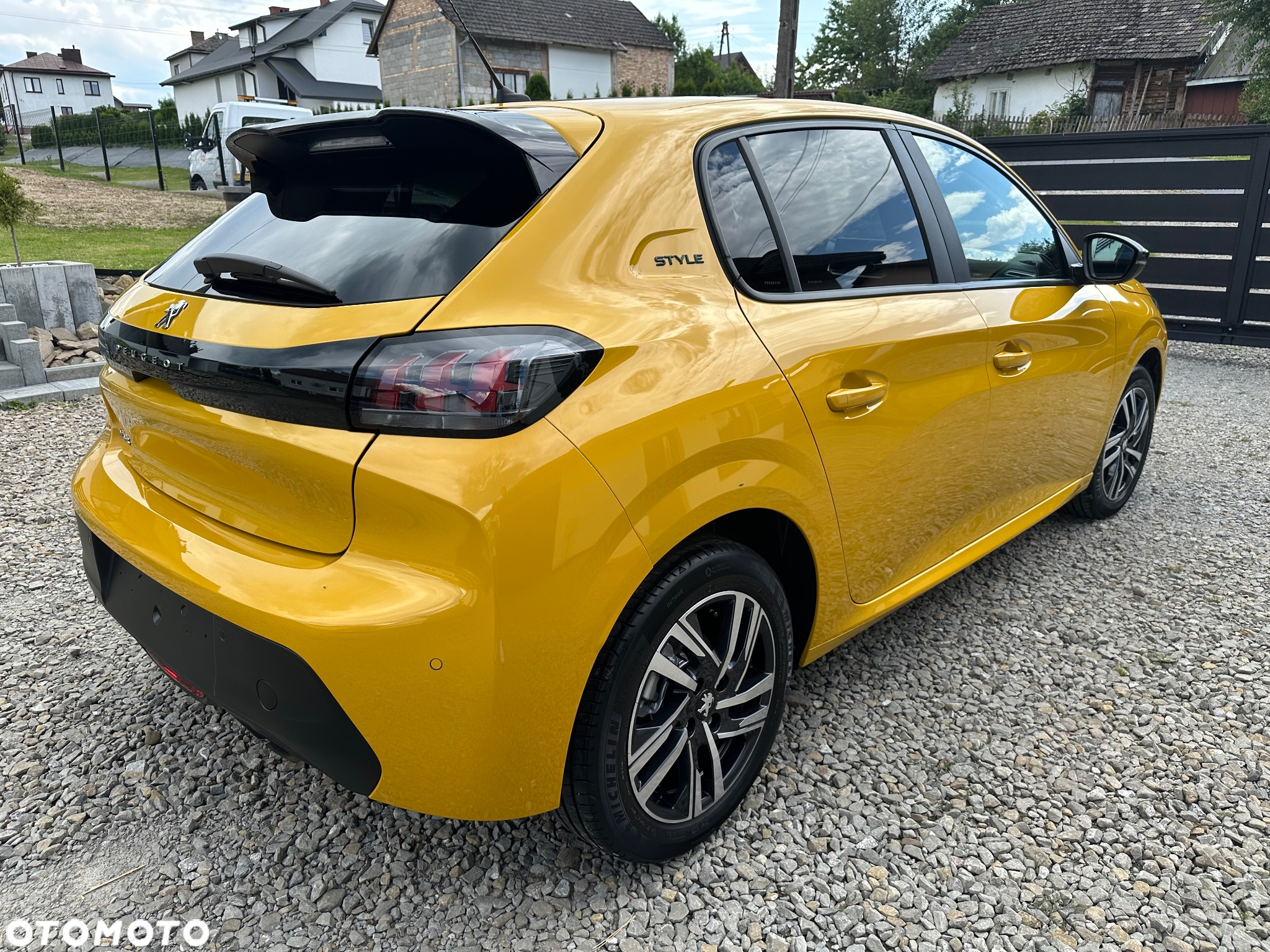 Peugeot 208 - 4