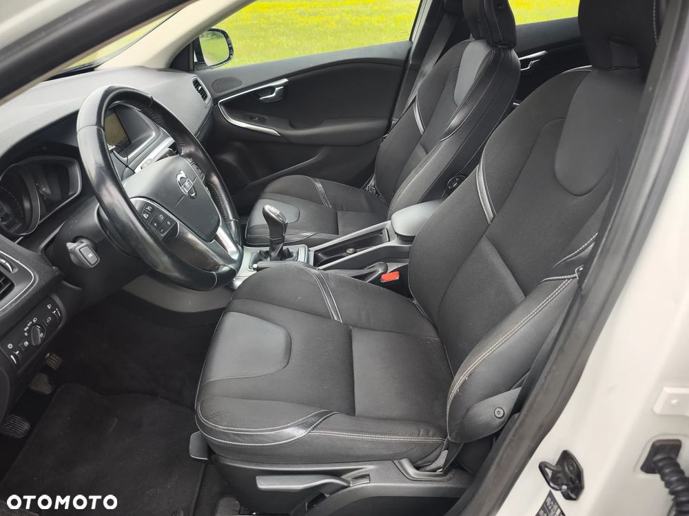 Volvo V40 D2 Momentum - 9