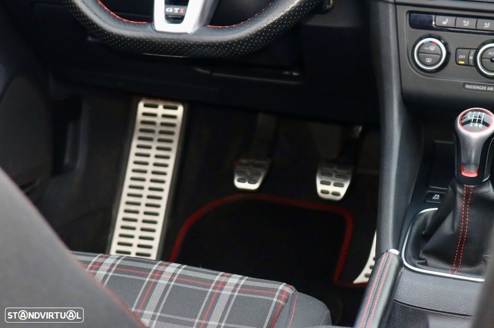 VW Golf Cabriolet 2.0 TSI GTI - 17