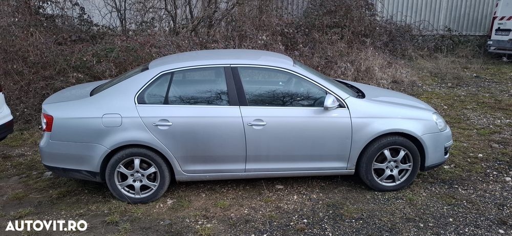 Volkswagen Jetta 1.6 Trendline - 3