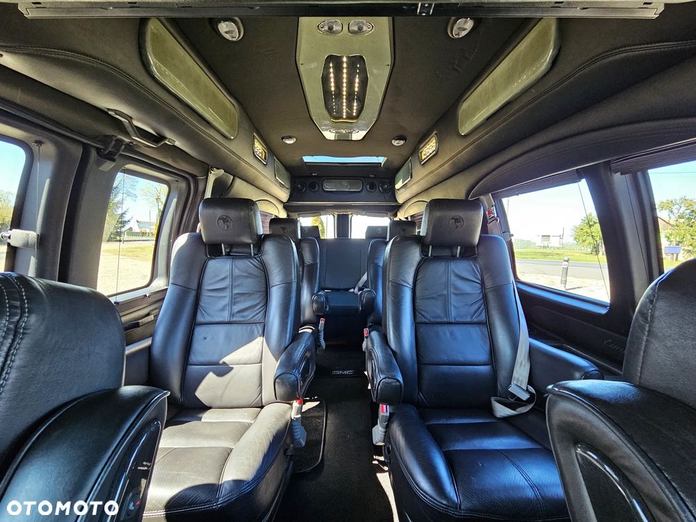 GMC Savana - 11