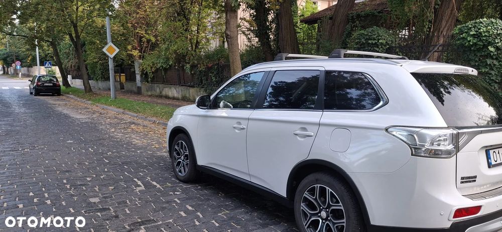 Mitsubishi Outlander - 4