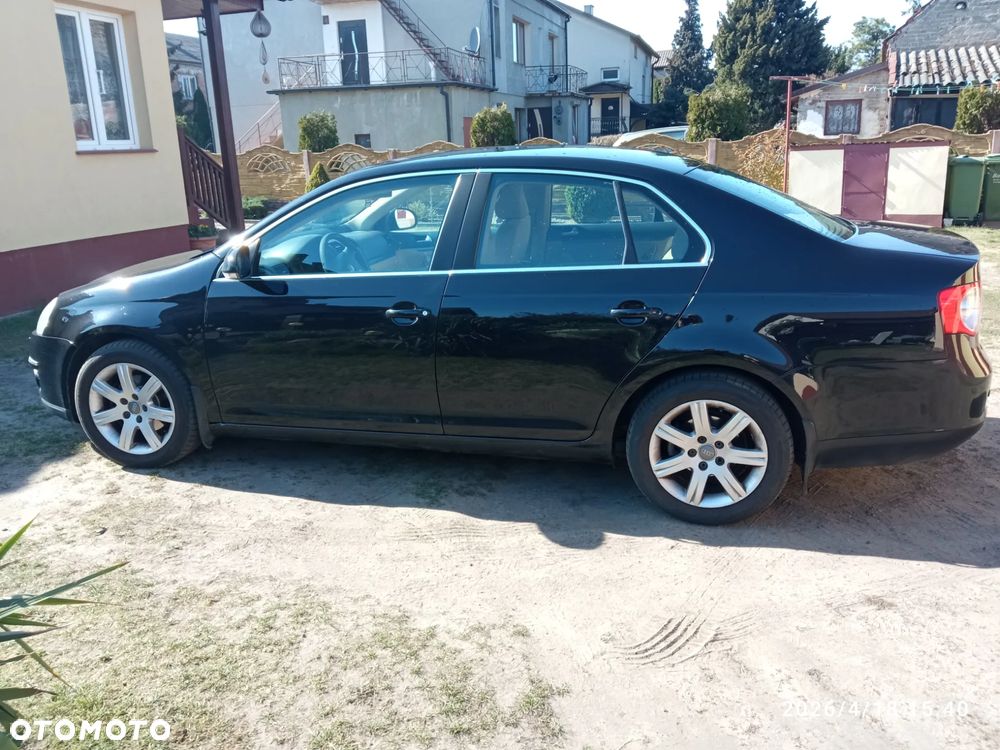 Volkswagen Jetta - 3