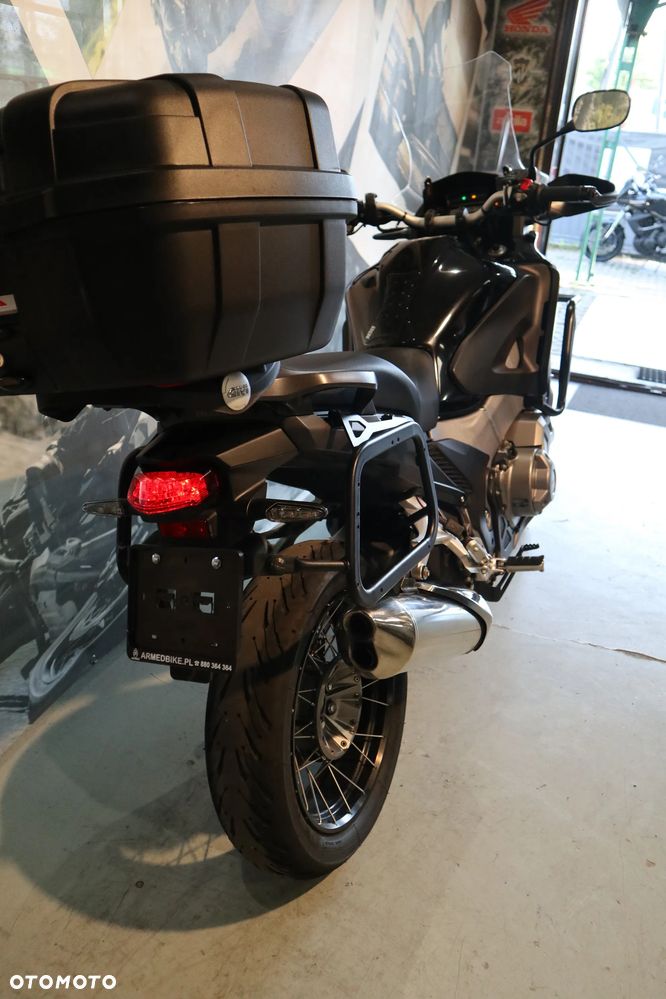 Honda VFR - 25