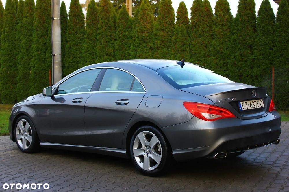 Mercedes-Benz CLA 250 4Matic 7G-DCT - 16