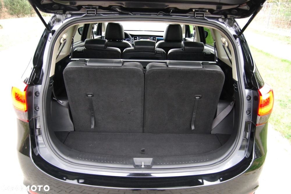 Kia Carens 1.7 CRDi 141 Dream Team Edition - 31