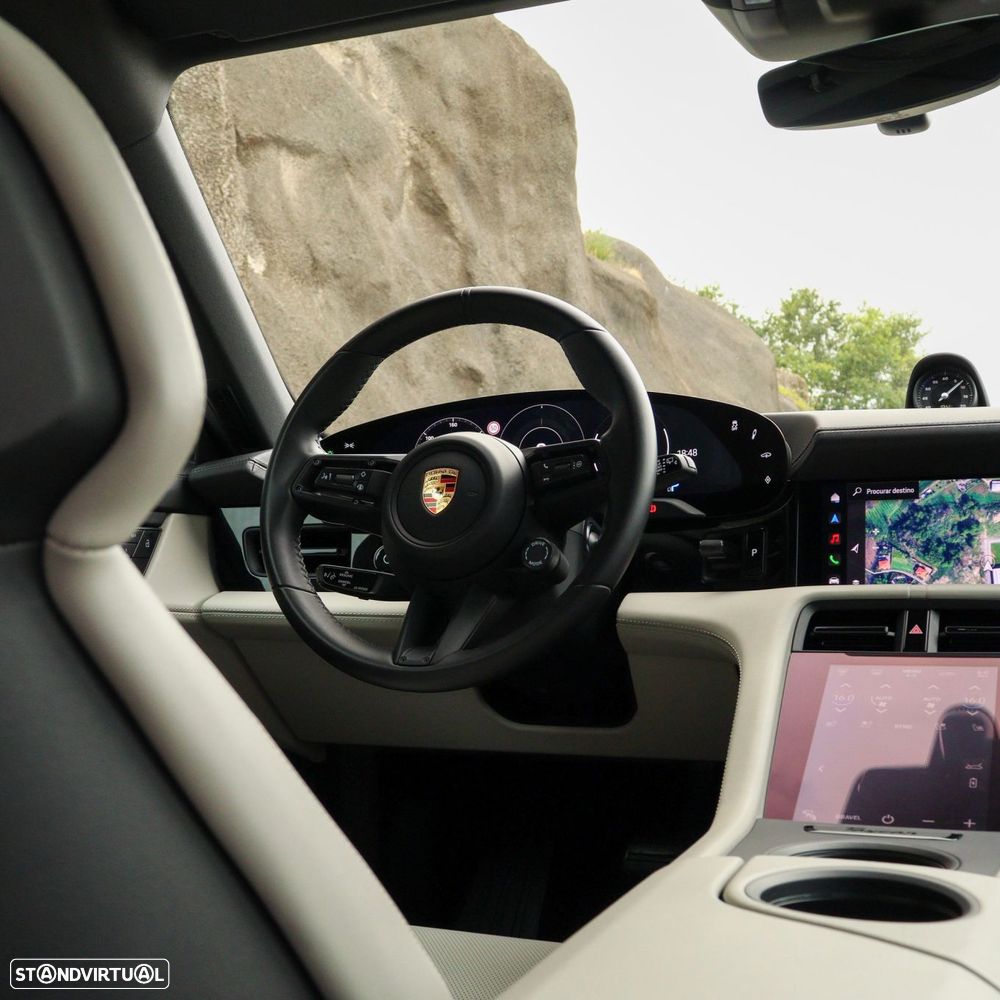 Porsche Taycan Cross Turismo 4 - 14