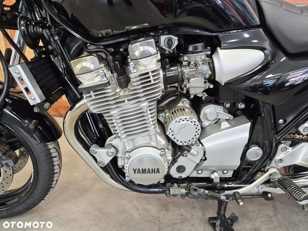 Yamaha XJR - 3