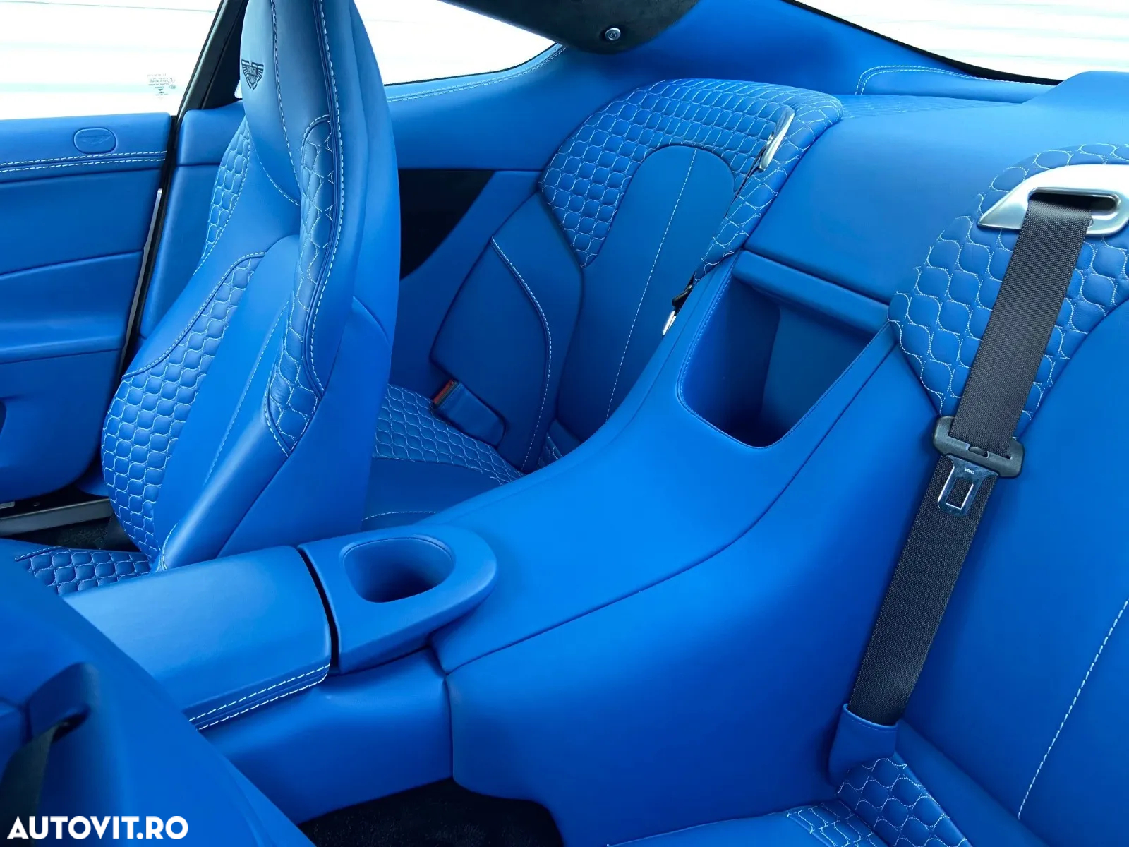 Aston Martin Vanquish - 10