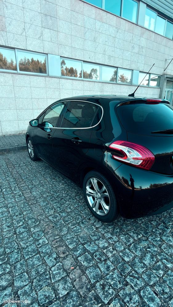 Peugeot 208 2014 photo 4