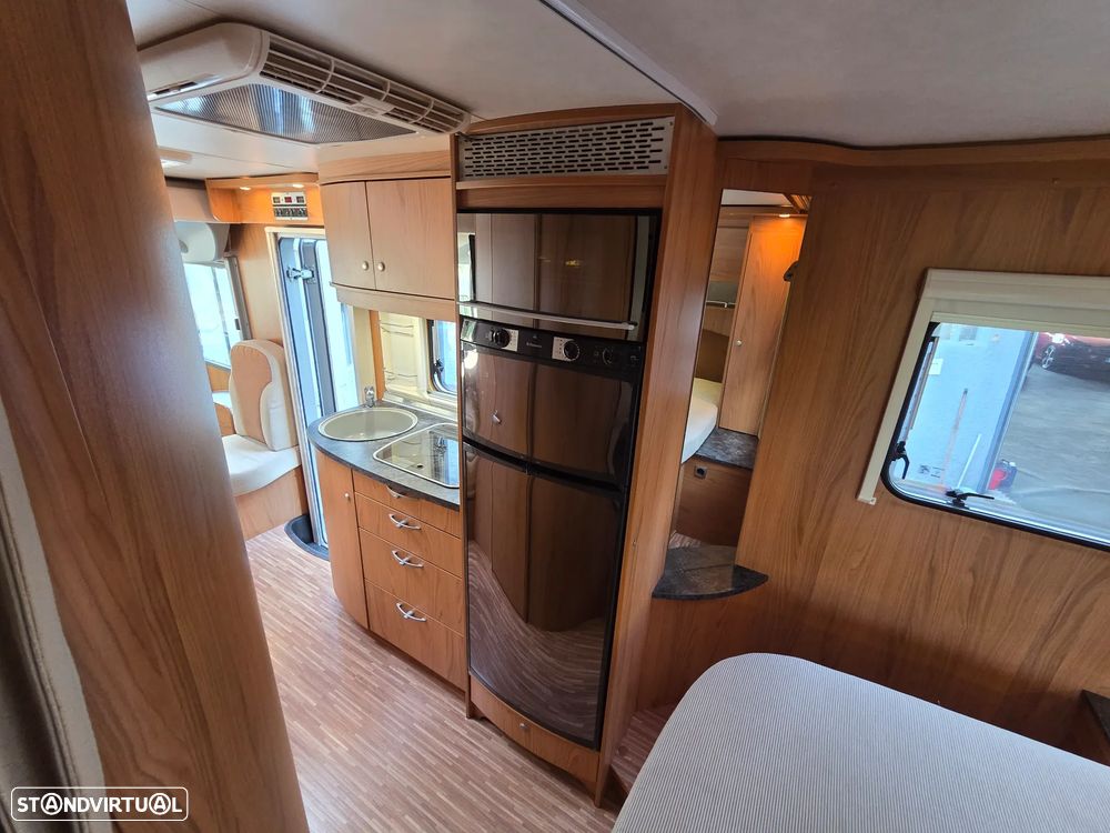 Burstner Aviano 725i cama central - 6