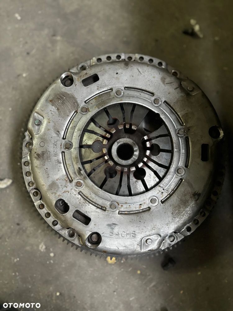 Zestaw sprzęgła z kołem dwumasowym VW Golf IV - 8