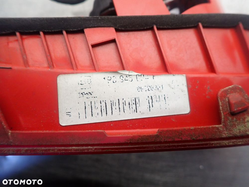 LAMPA PRAWA TYLNA W KLAPIE SEAT LEON II - 4