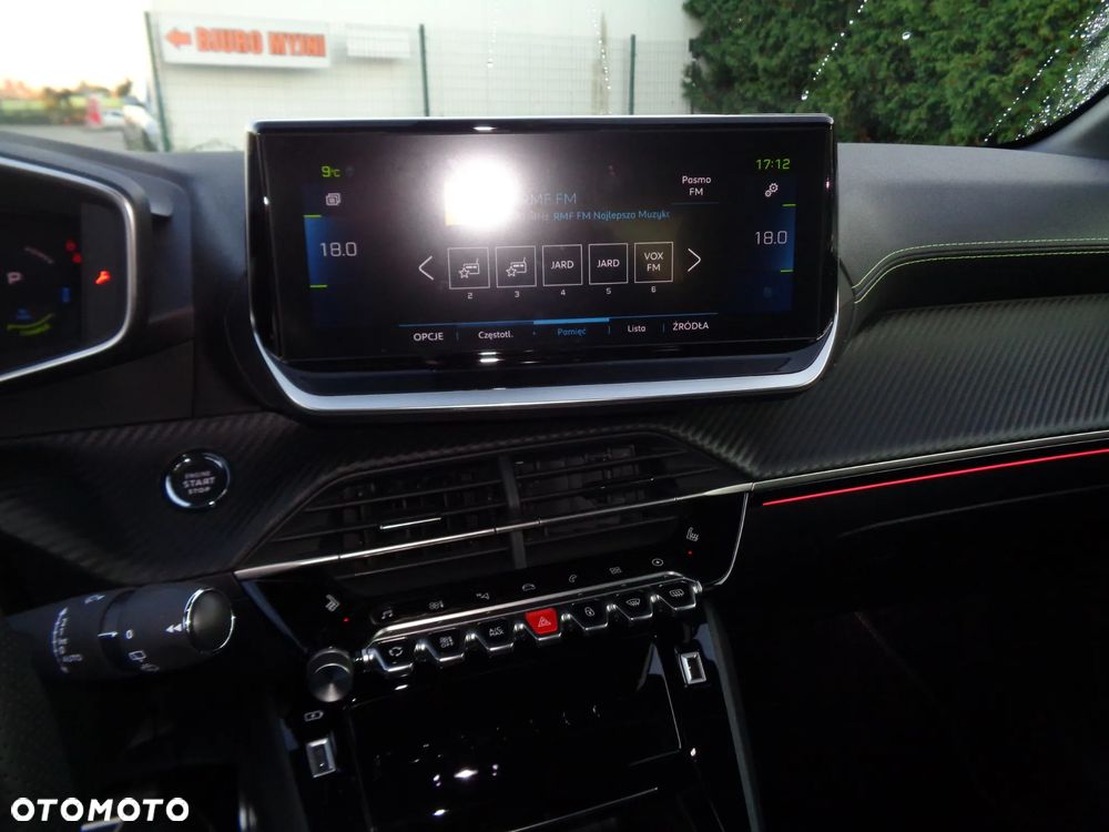 Peugeot 208 50kWh Business - 11