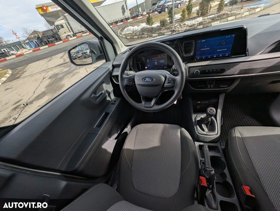 Ford Transit Courier - 13