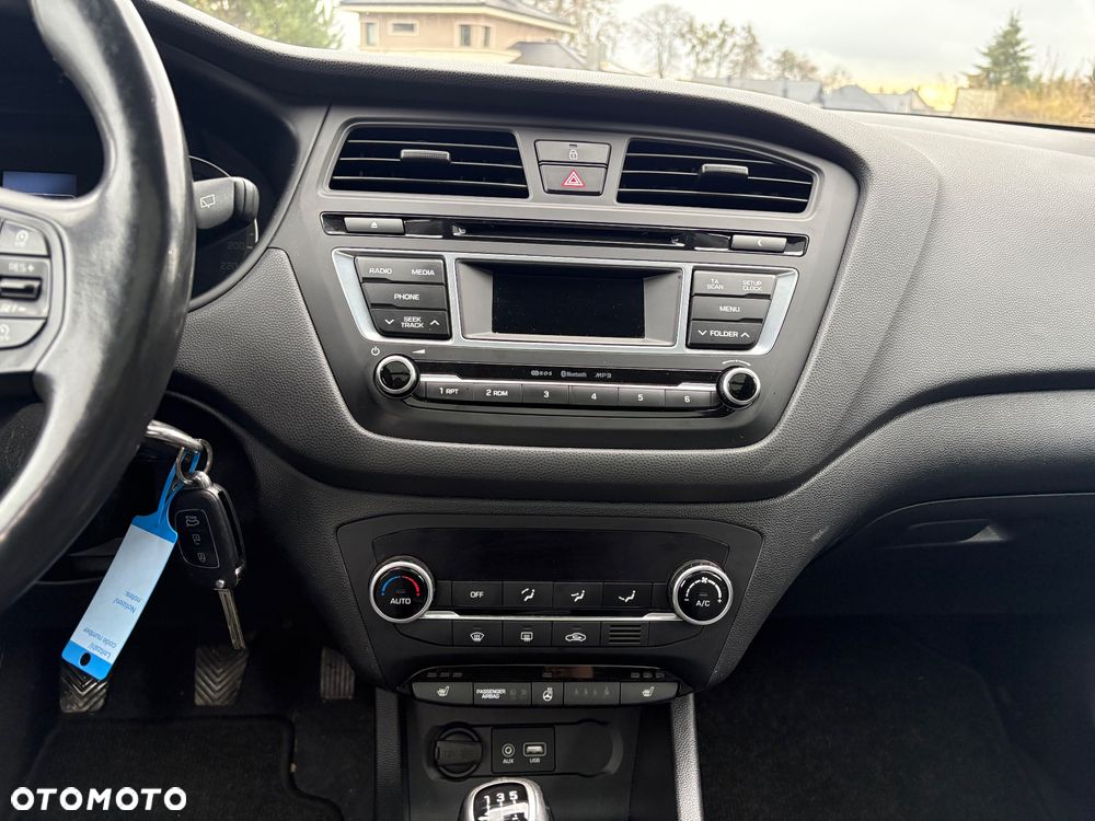 Hyundai i20 1.2 Intro Edition - 12