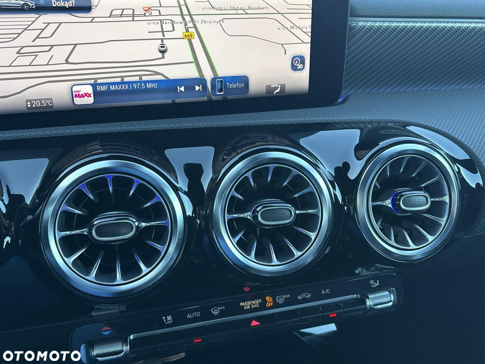 Mercedes-Benz CLA 180 Progressive 7G-DCT - 20