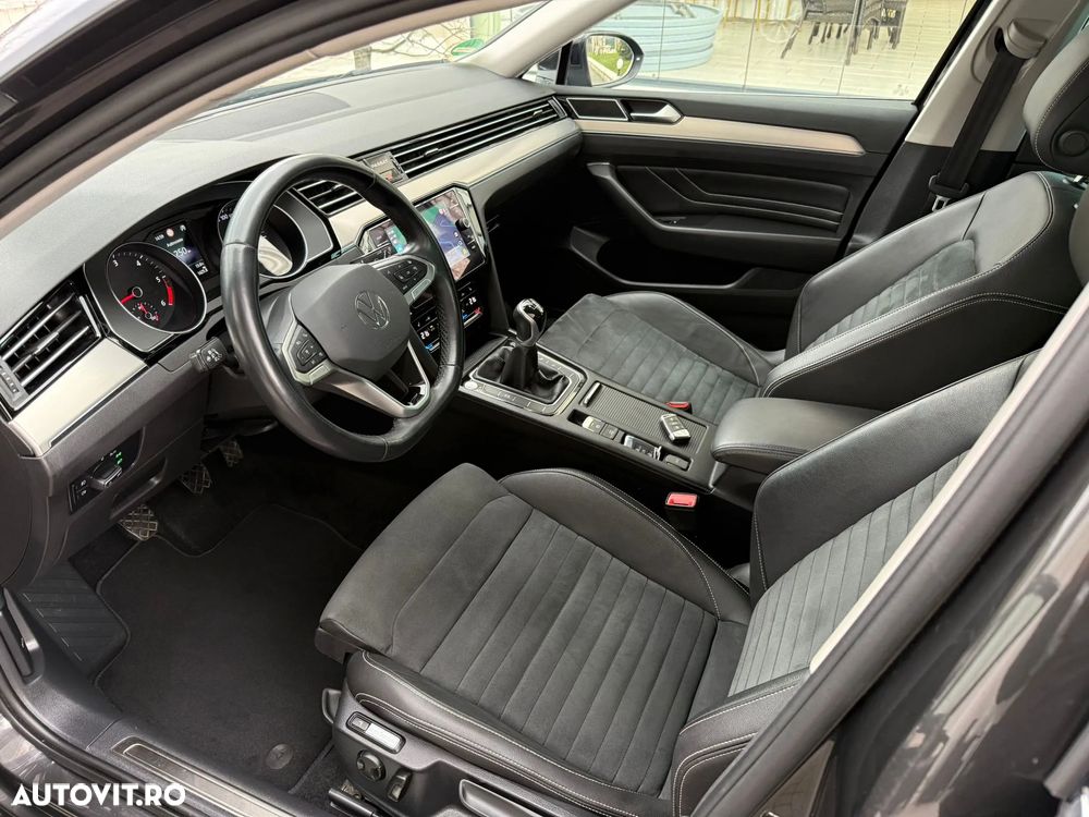 Volkswagen Passat 2.0 TDI SCR Elegance - 3