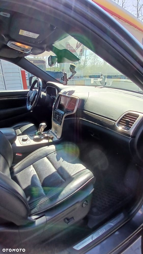 Jeep Grand Cherokee - 16