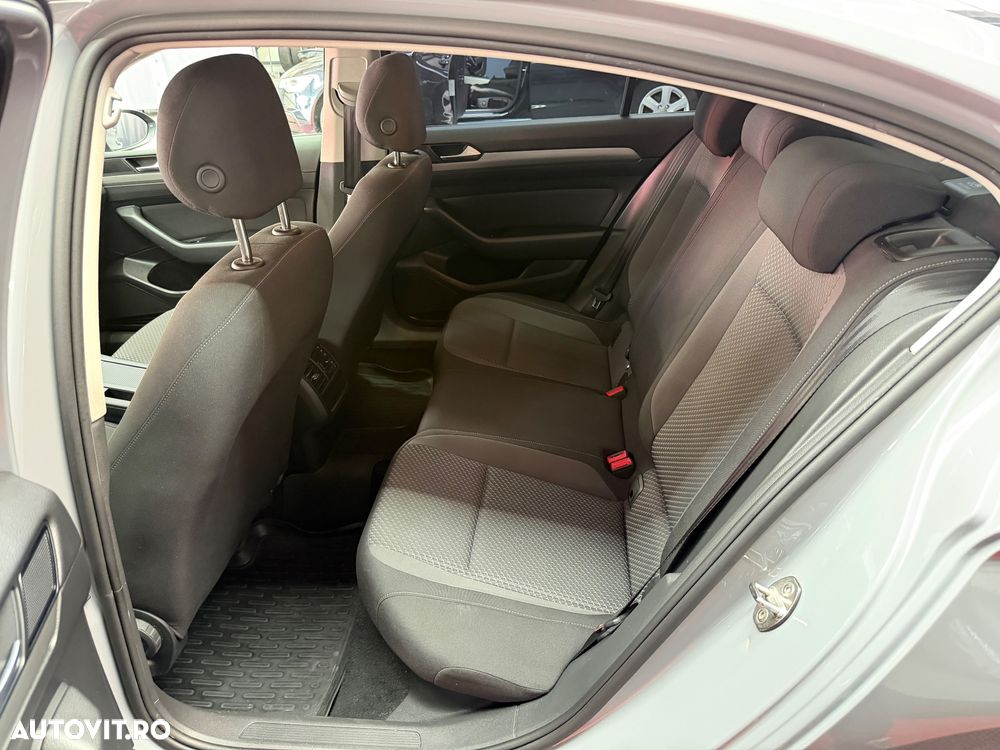 Volkswagen Passat 2.0 TDI DSG Comfortline - 13