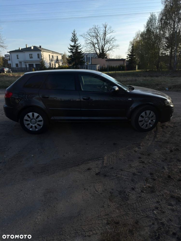 Audi A3 Sportback 2.0 FSI Ambiente Tiptr - 4