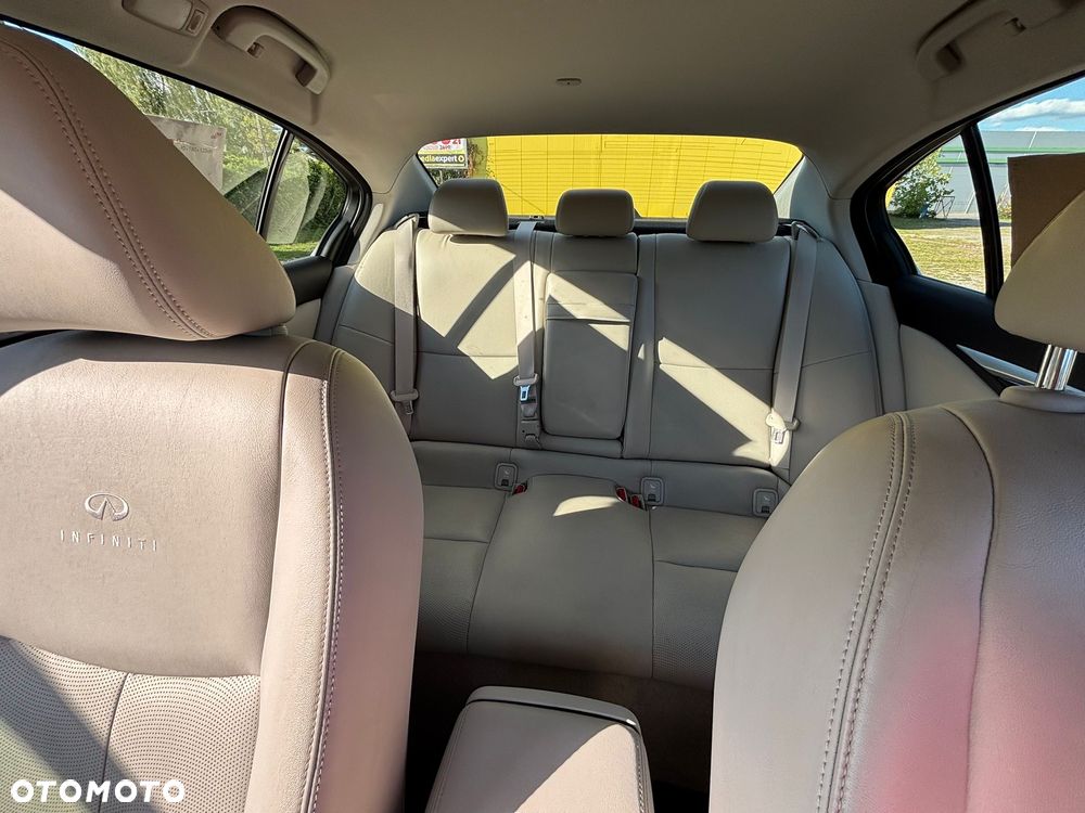 Infiniti Q50 - 8