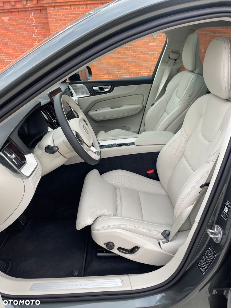 Volvo XC 60 B5 B AWD Ultra Dark - 13