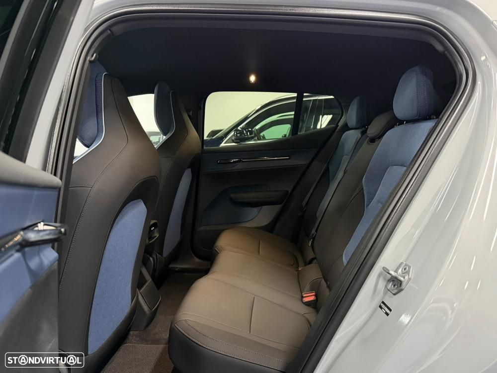 Volvo EX30 69 kWh Single Motor Extended Range Plus - 7