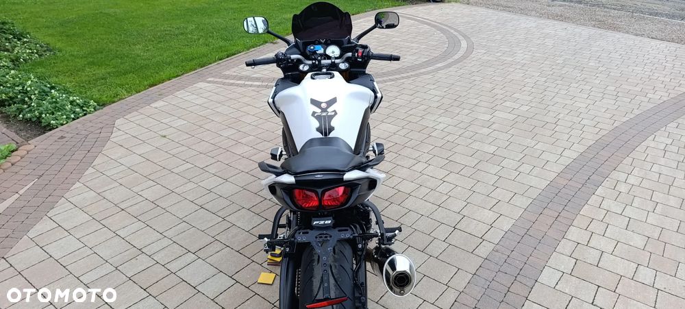 Yamaha FZ8 - 8