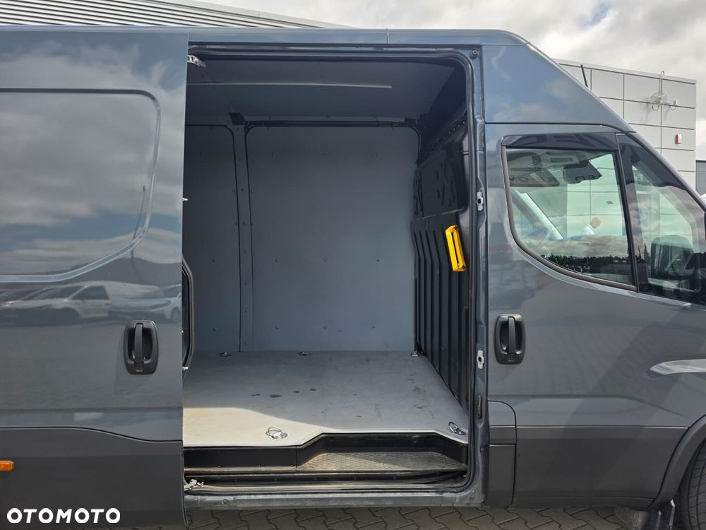 Iveco 35S18A8 Maxi Automat Ledy Tempomat  Krajowy 3l 180KM Hak ! Jak Nowy !!! - 23