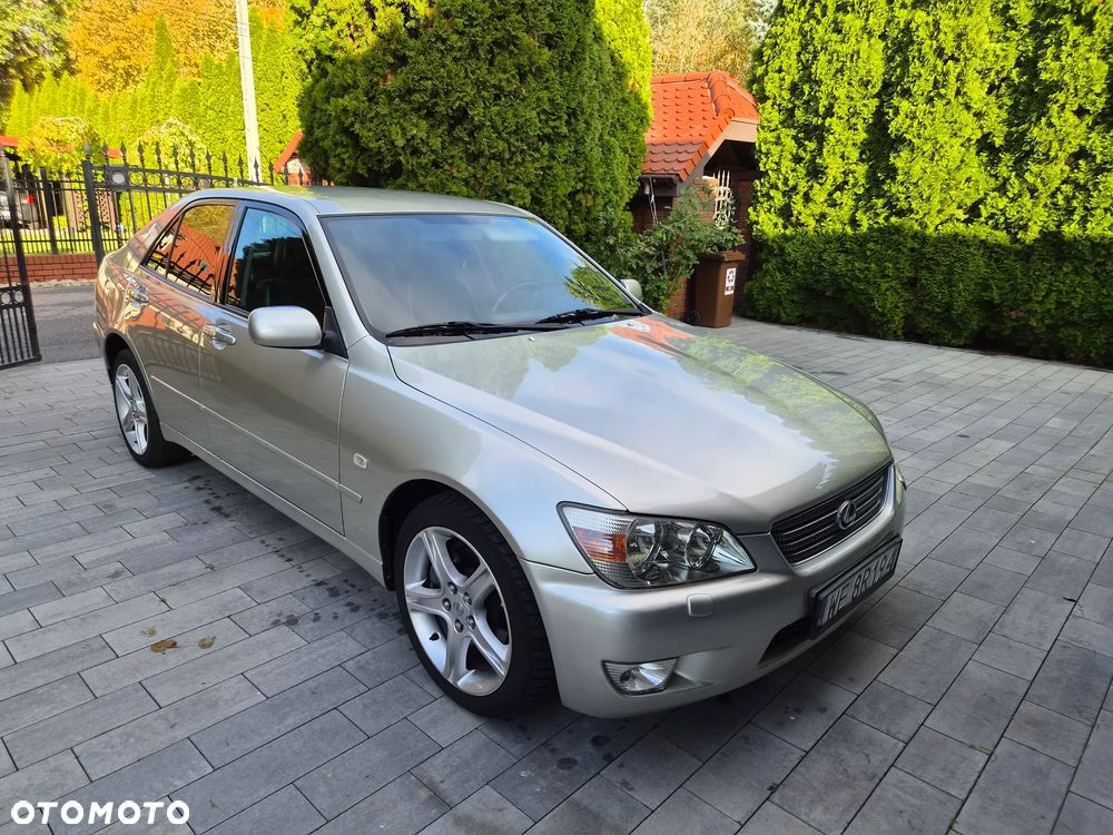 Lexus IS