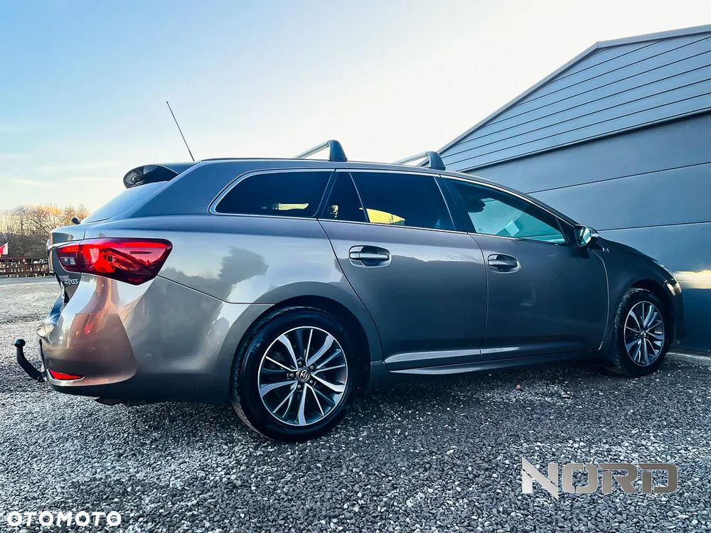 Toyota Avensis 1.8 Premium MS - 10