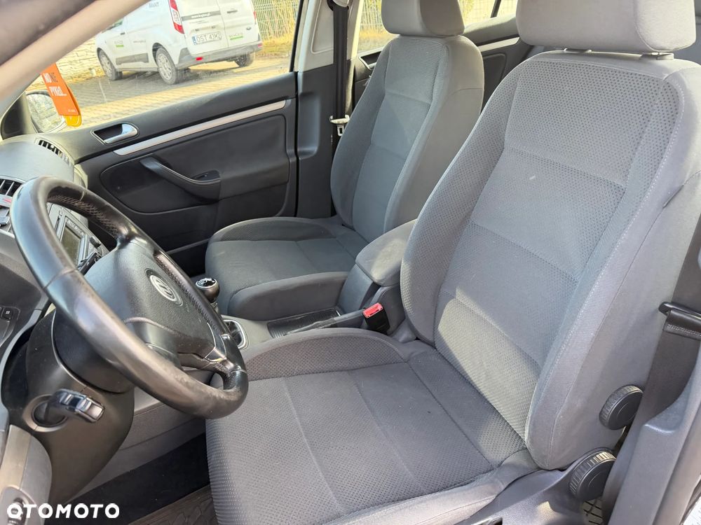 Volkswagen Golf - 11