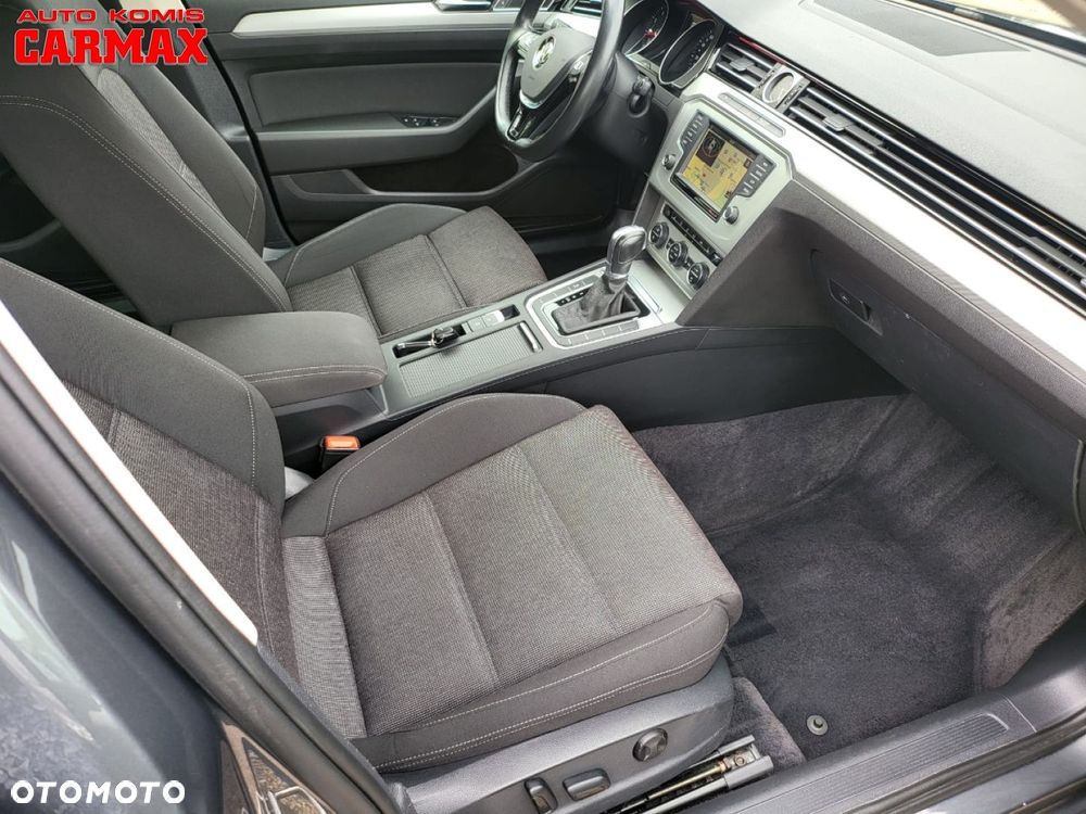 Volkswagen Passat - 35