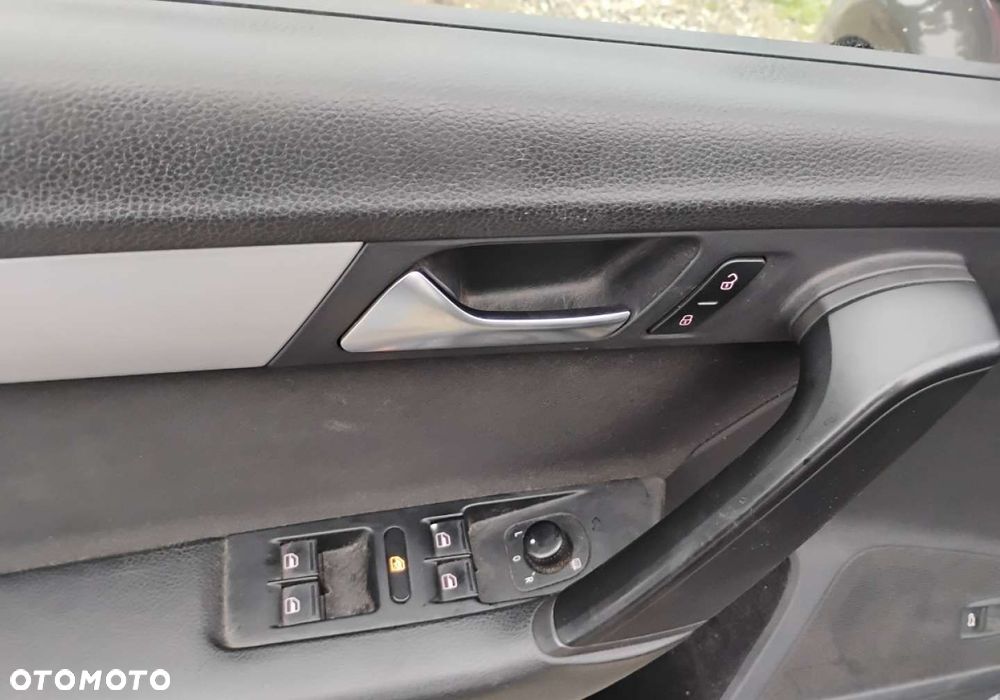Volkswagen Passat - 12