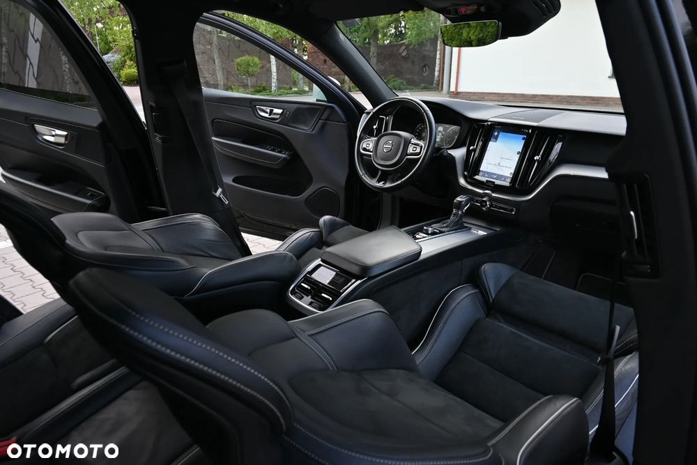 Volvo XC 60 D5 SCR AWD R-Design - 31