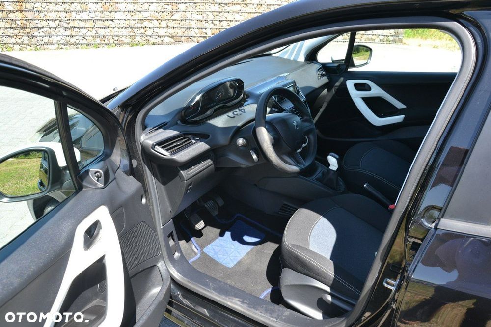 Peugeot 208 - 11