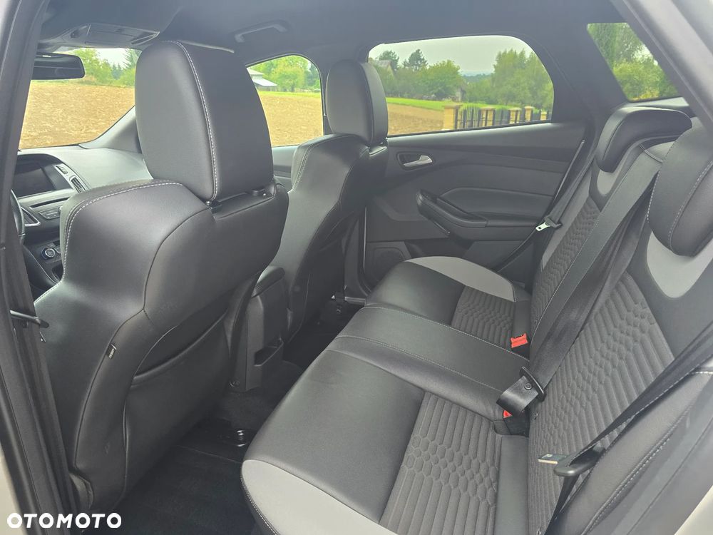 Ford Focus 2.0 EcoBoost ST mit Leder-Exclusiv-Paket - 24