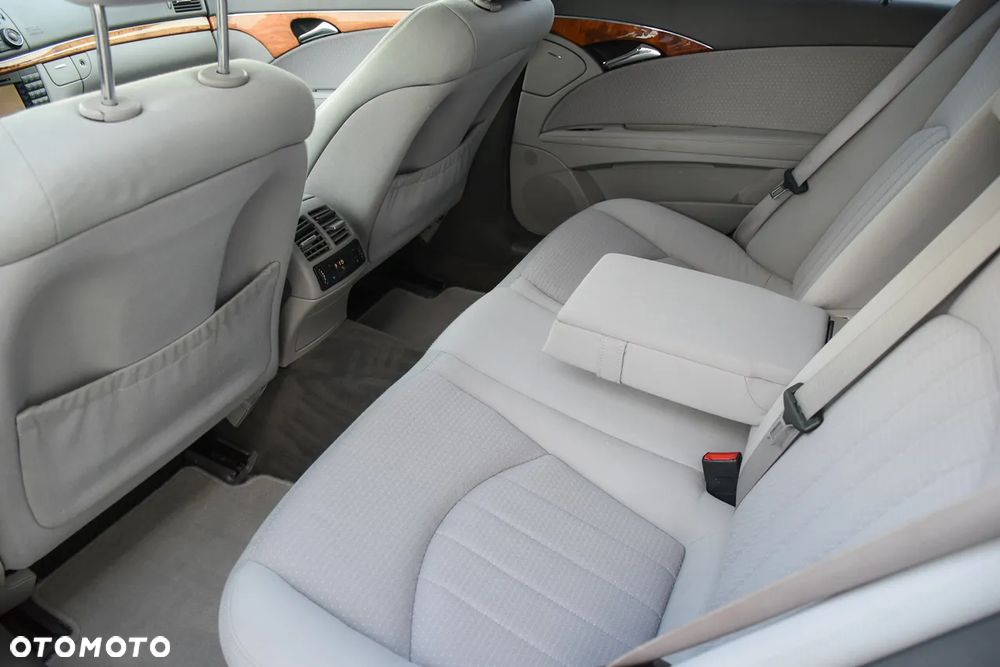 Mercedes-Benz Klasa E 500 4-Matic Avantgarde - 37