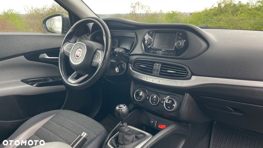 Fiat Tipo 1.4 16V Lounge EU6d - 12