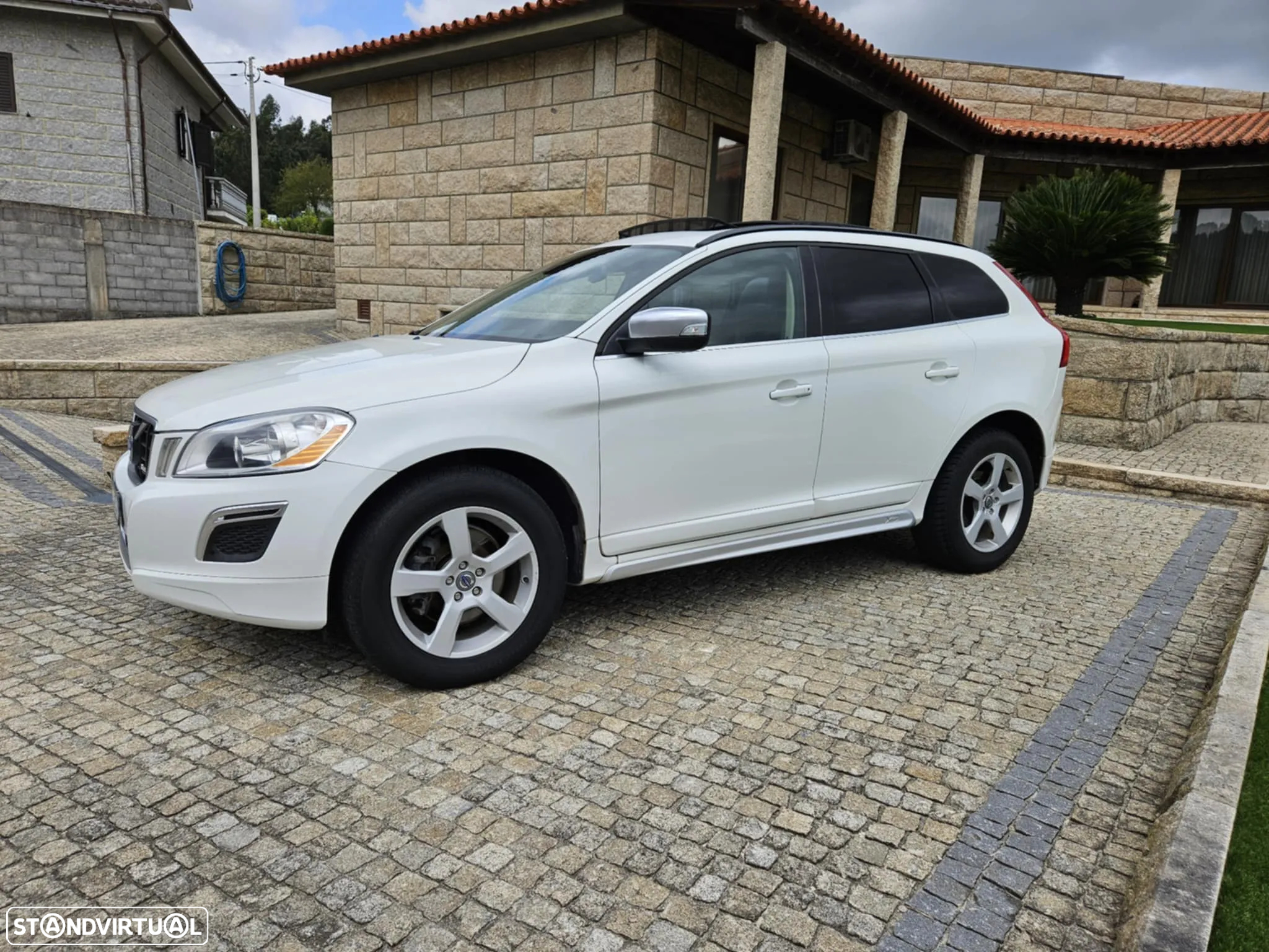 Volvo XC 60 2.0 D3 Drive R-Design - 3