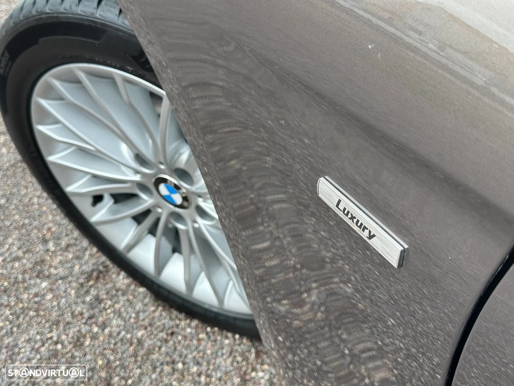 BMW 320 d Touring Auto Line Luxury - 32
