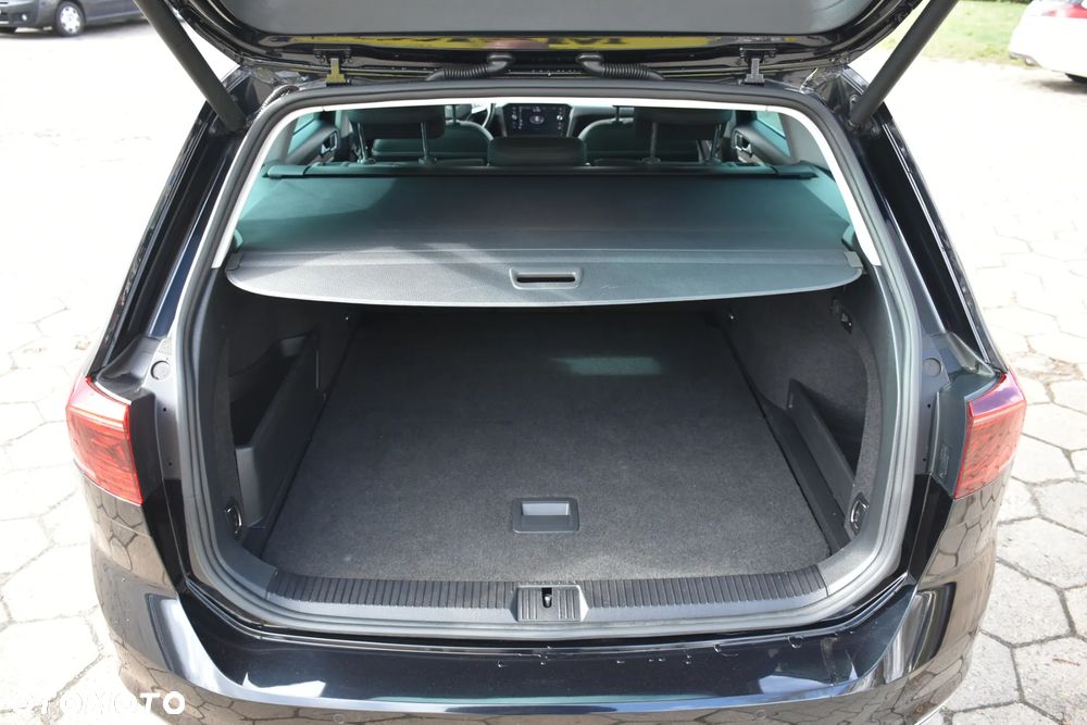 Volkswagen Passat Variant 2.0 TDI SCR DSG 4Motion Business - 30