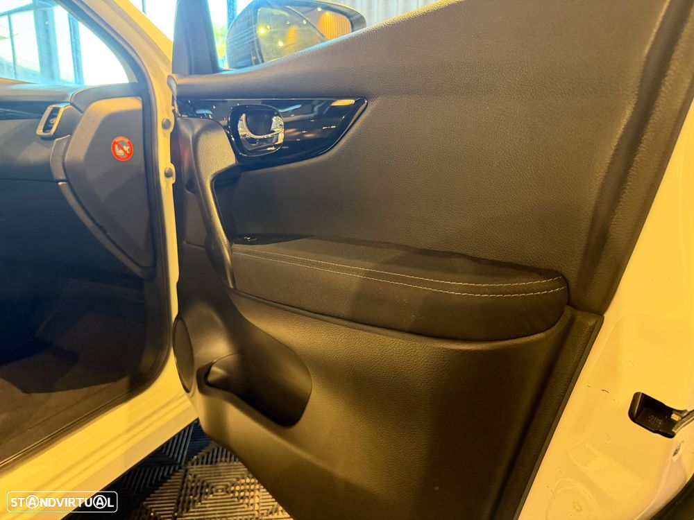 Nissan Qashqai 1.6 dCi N-Connecta RS+PS 4x4i - 37