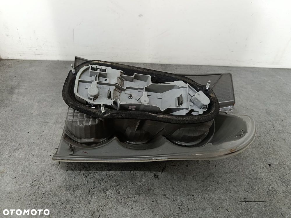 LAMPA TYLNA LEWA TOYOTA COROLLA VERSO II 81560-0F080 FARBA - 6
